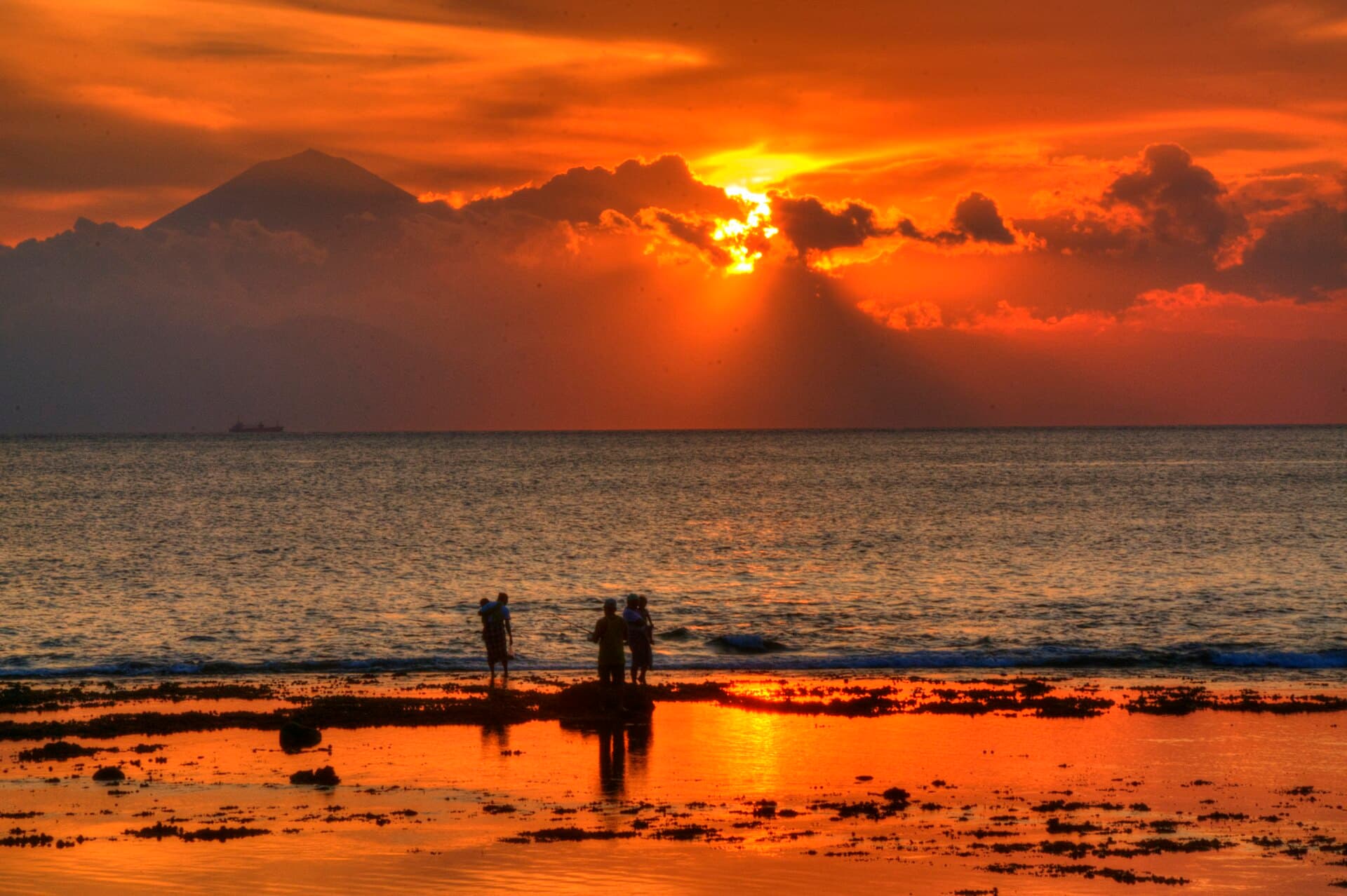 Government Bond Blitz: Indonesia's Aggressive Rupiah Defense and Lombok Property Timing