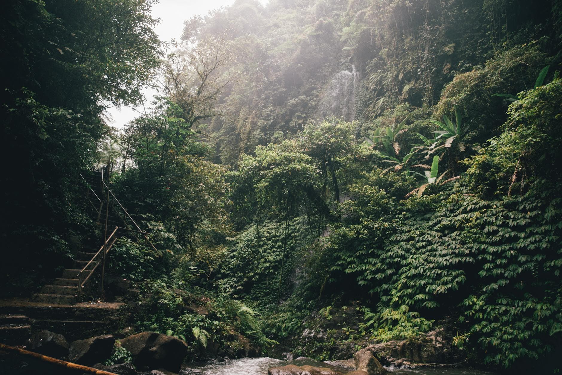 Benang Stokel falls