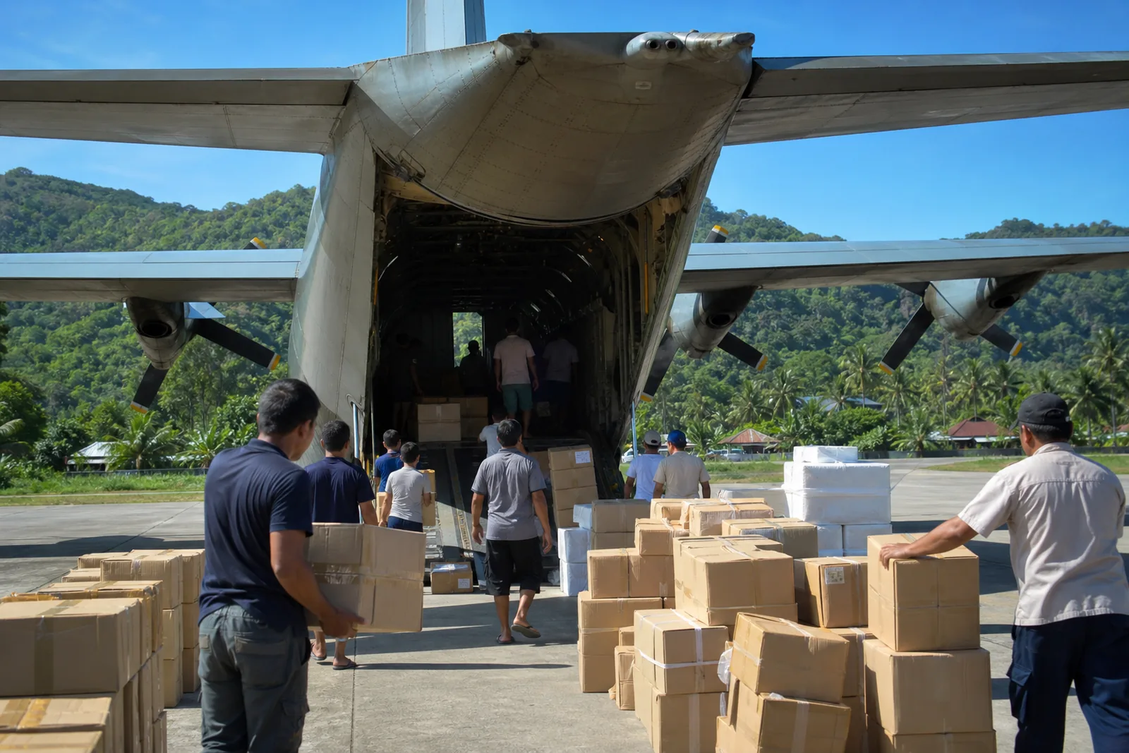 Indonesia Airlifts More Than 777 Tonnes of Quake Relief to East Nusa Tenggara