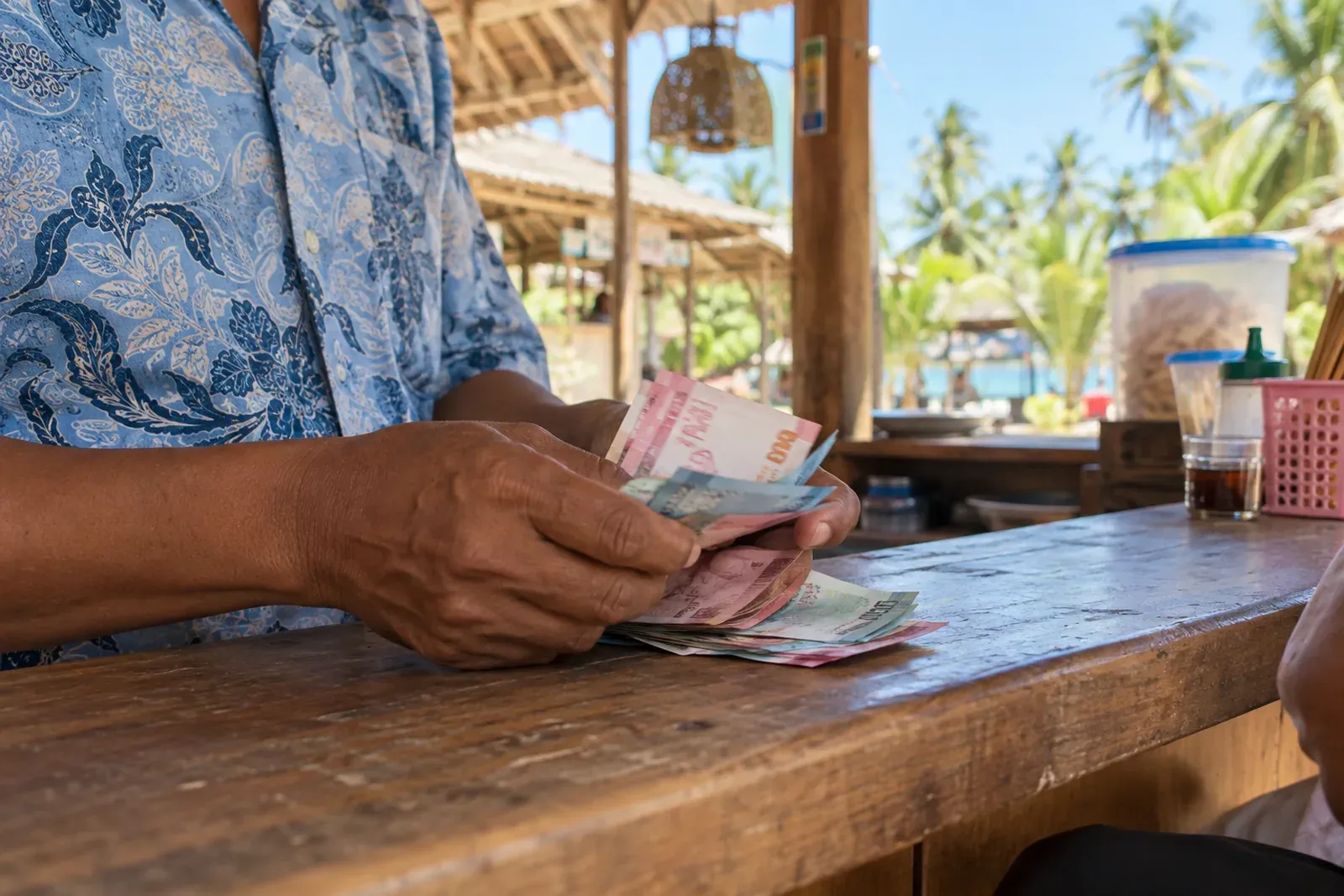 Rupiah gains as Indonesia’s foreign-exchange reserves rise