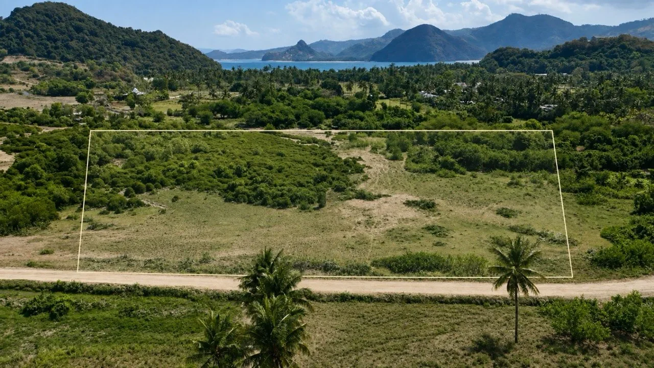 Flat Freehold Land in Central Selong Belanak photo